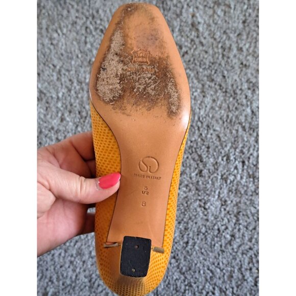 St. John Women's Size 5.5 Italy Yellow  Mustard Leather Embossed Textured Heels - Picture 10 of 11